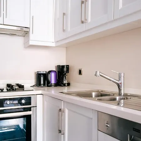 Apartamento Cozy Retreat With Balcony 2 Min To Galata Tower Estambul