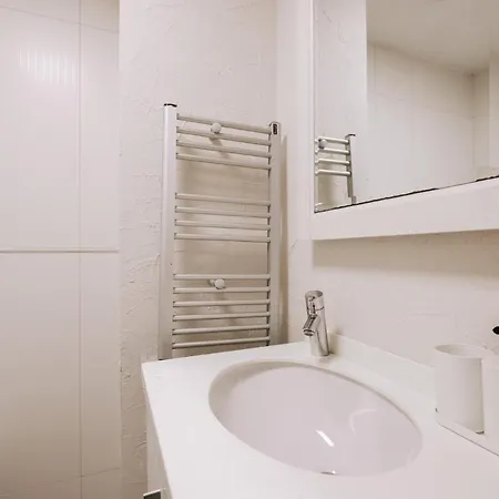 Cozy Retreat With Balcony 2 Min To Galata Tower *