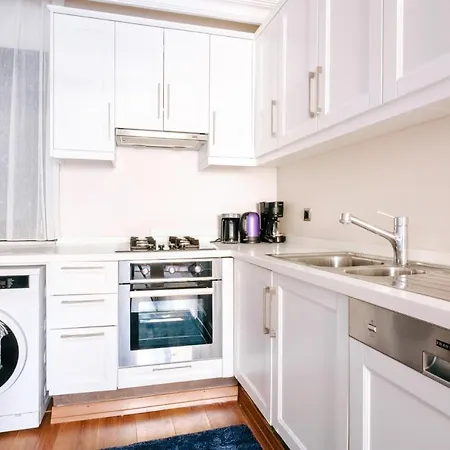 Cozy Retreat With Balcony 2 Min To Galata Tower
