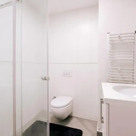 Cozy Retreat With Balcony 2 Min To Galata Tower *