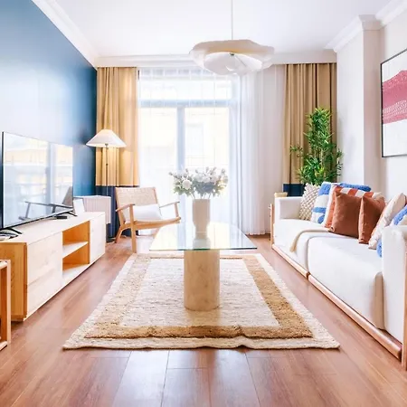 Appartamento Cozy Retreat With Balcony 2 Min To Galata Tower Provincia di Istanbul